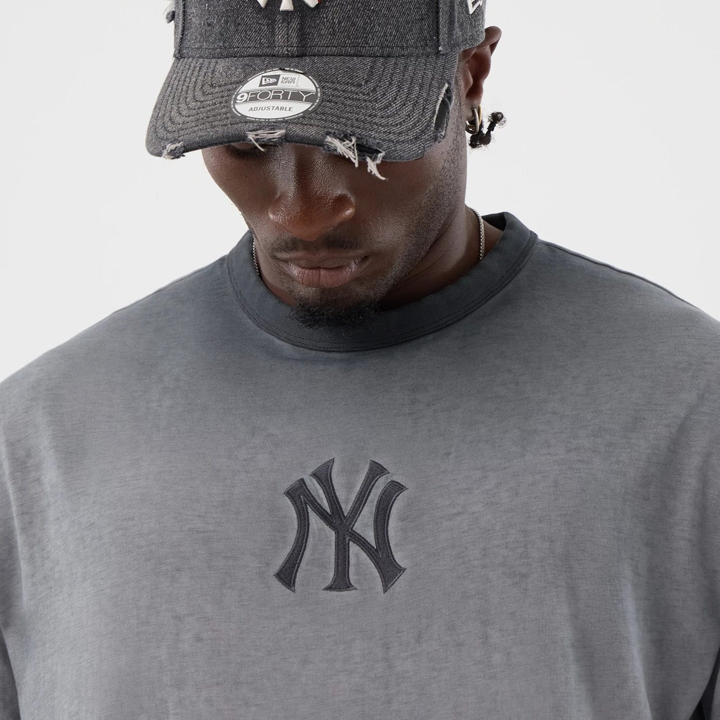 The model is wearing this MLB Washed Logo New York Yankees T-Shirt in black. 4