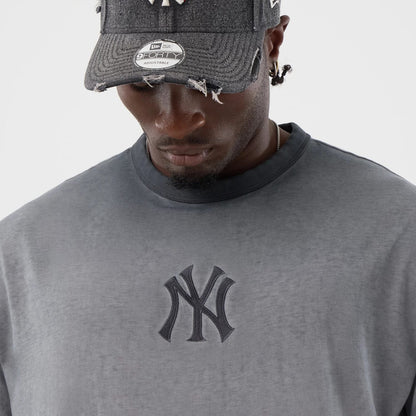 The model is wearing this MLB Washed Logo New York Yankees T-Shirt in black. 4