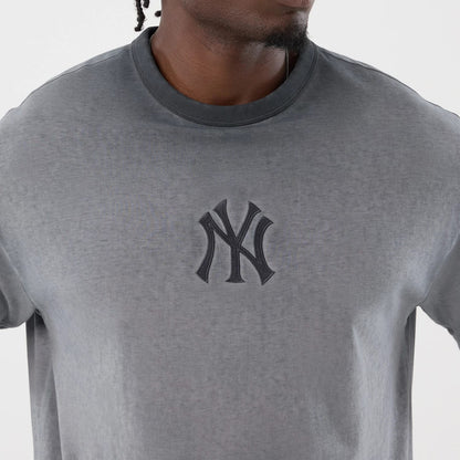 The model is wearing this MLB Washed Logo New York Yankees T-Shirt in black. 5