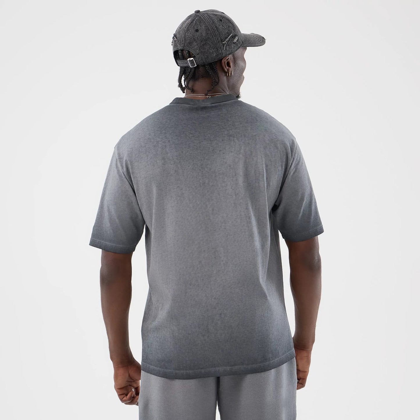 The model is wearing this MLB Washed Logo New York Yankees T-Shirt in black. 2