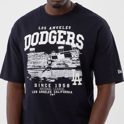 The model is wearing this MLB Slub LA Dodgers Oversized T-Shirt in navy. 4
