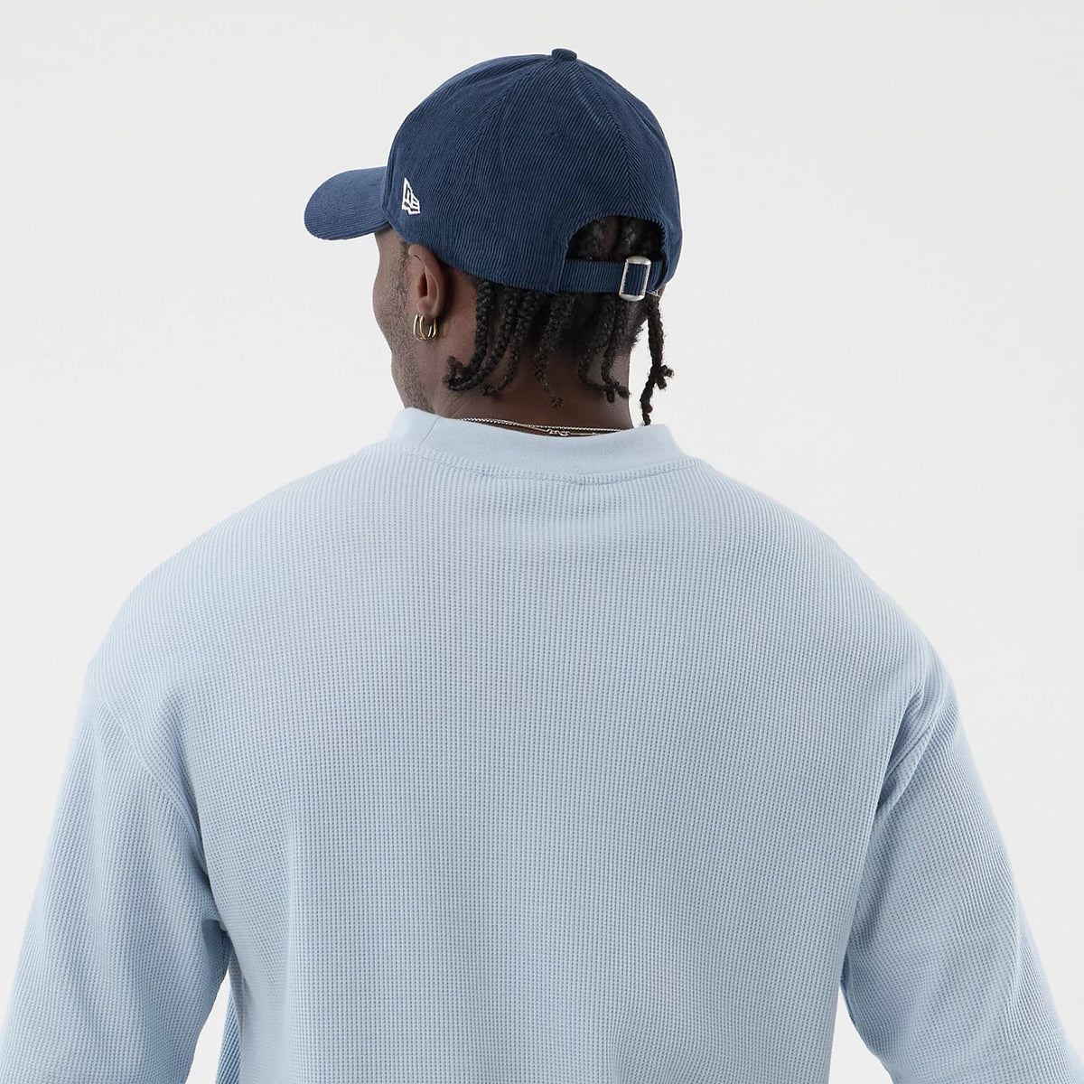 The model is wearing this MLB Waffle LA Dodgers T-Shirt in pastel blue. 5