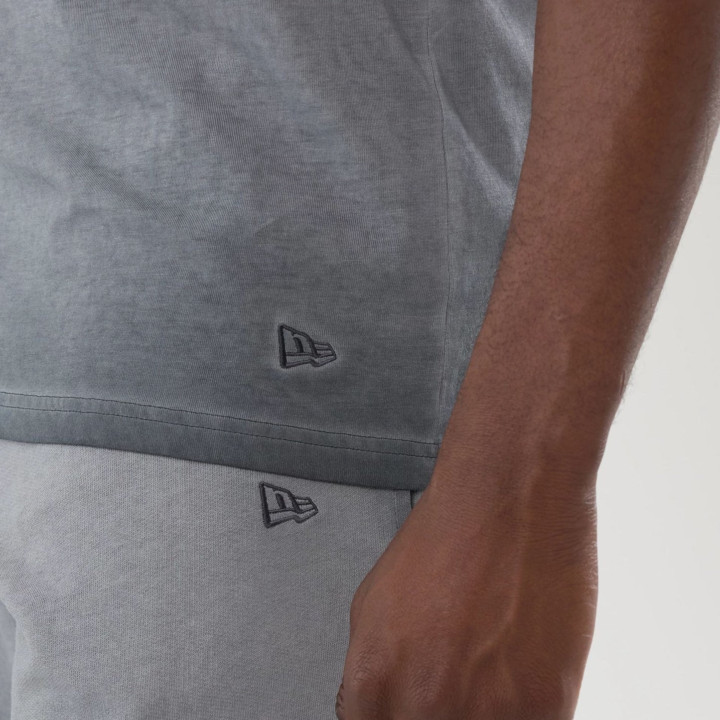 The model is wearing this MLB Washed Logo New York Yankees Vest in black. 5