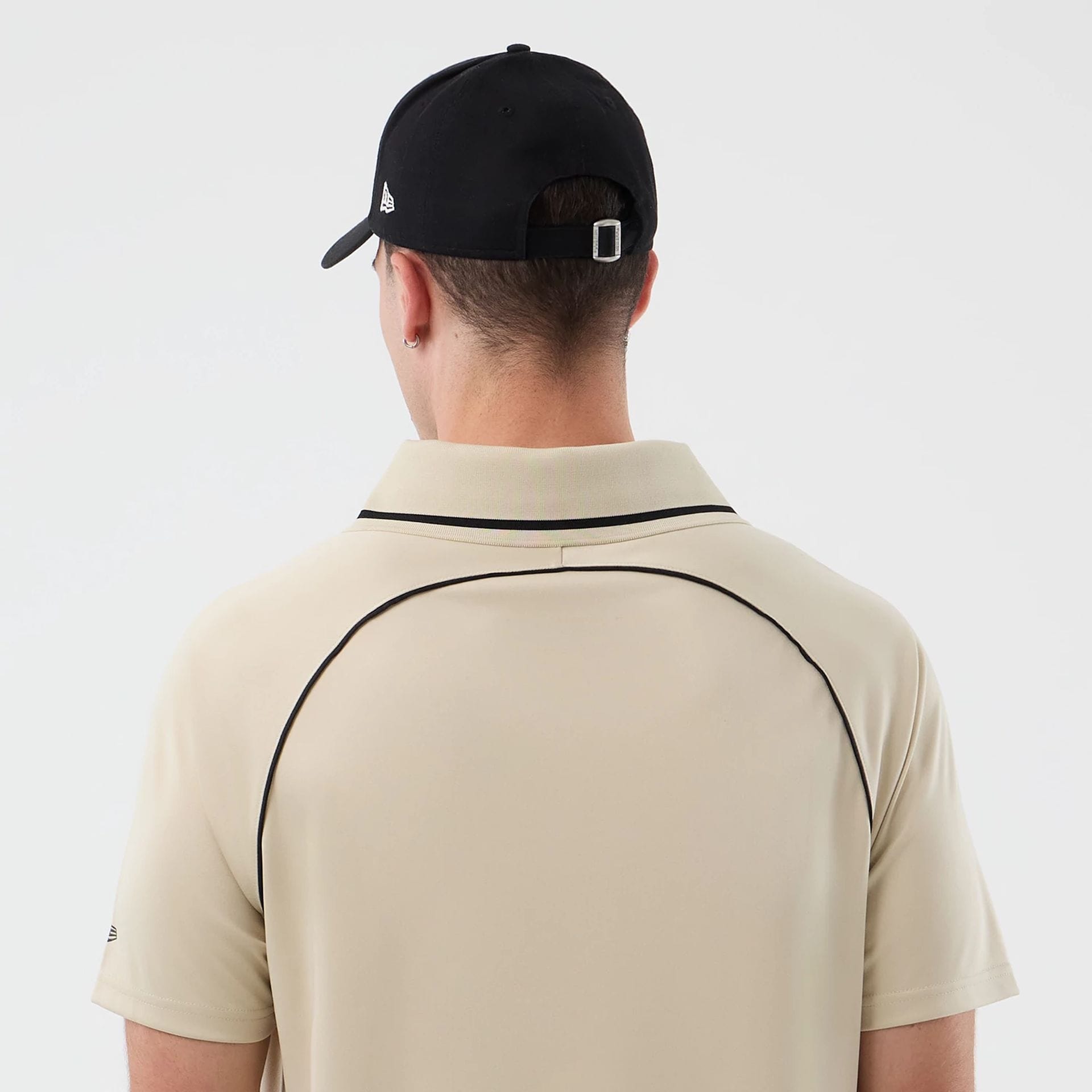 The model is wearing this New Era Football T-Shirt in light beige. 7