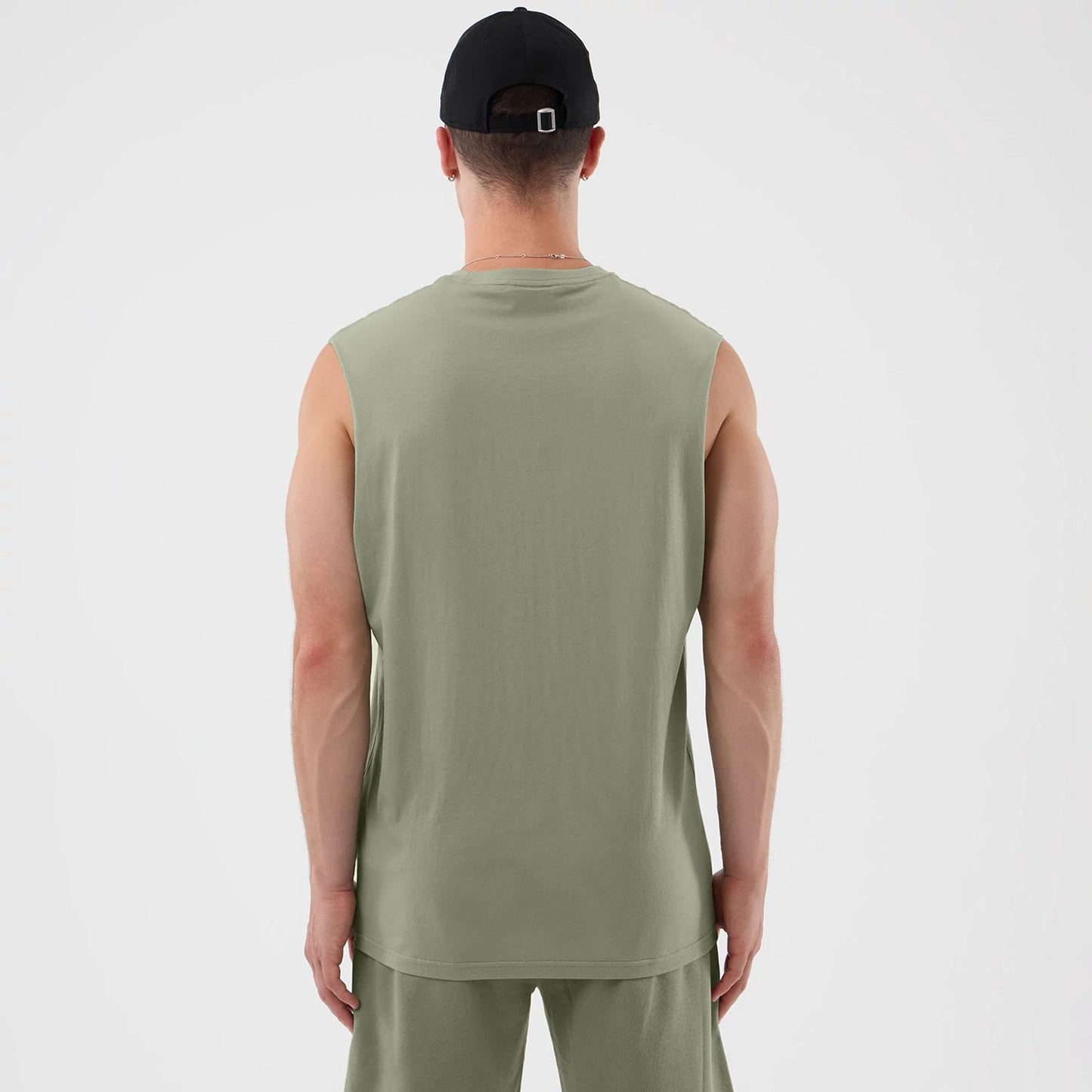 The model is wearing this NBA League Essential Chicago Bulls Vest in pastel green. 2