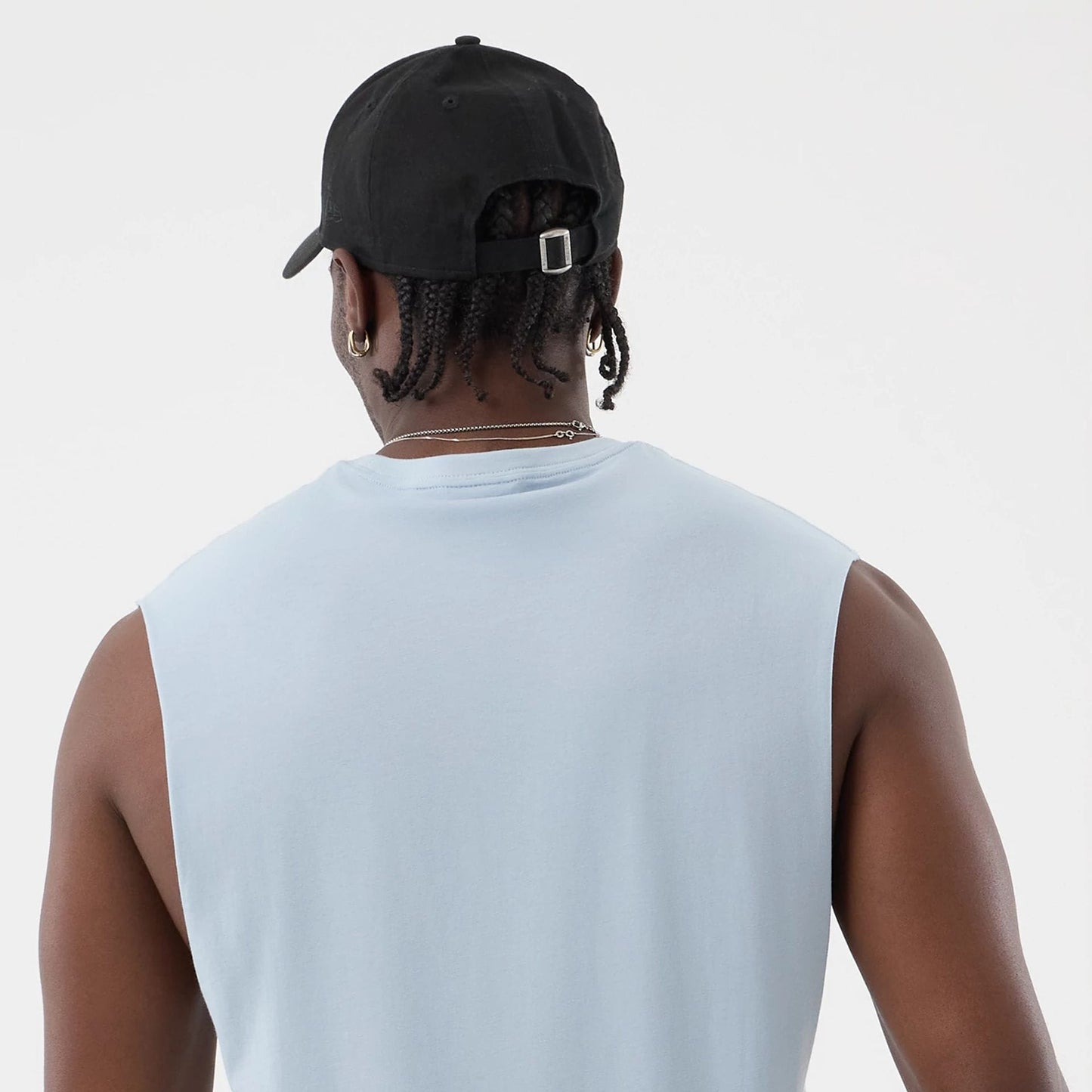 The model is wearing this NBA League Essential LA Lakers Vest in pastel blue. 7