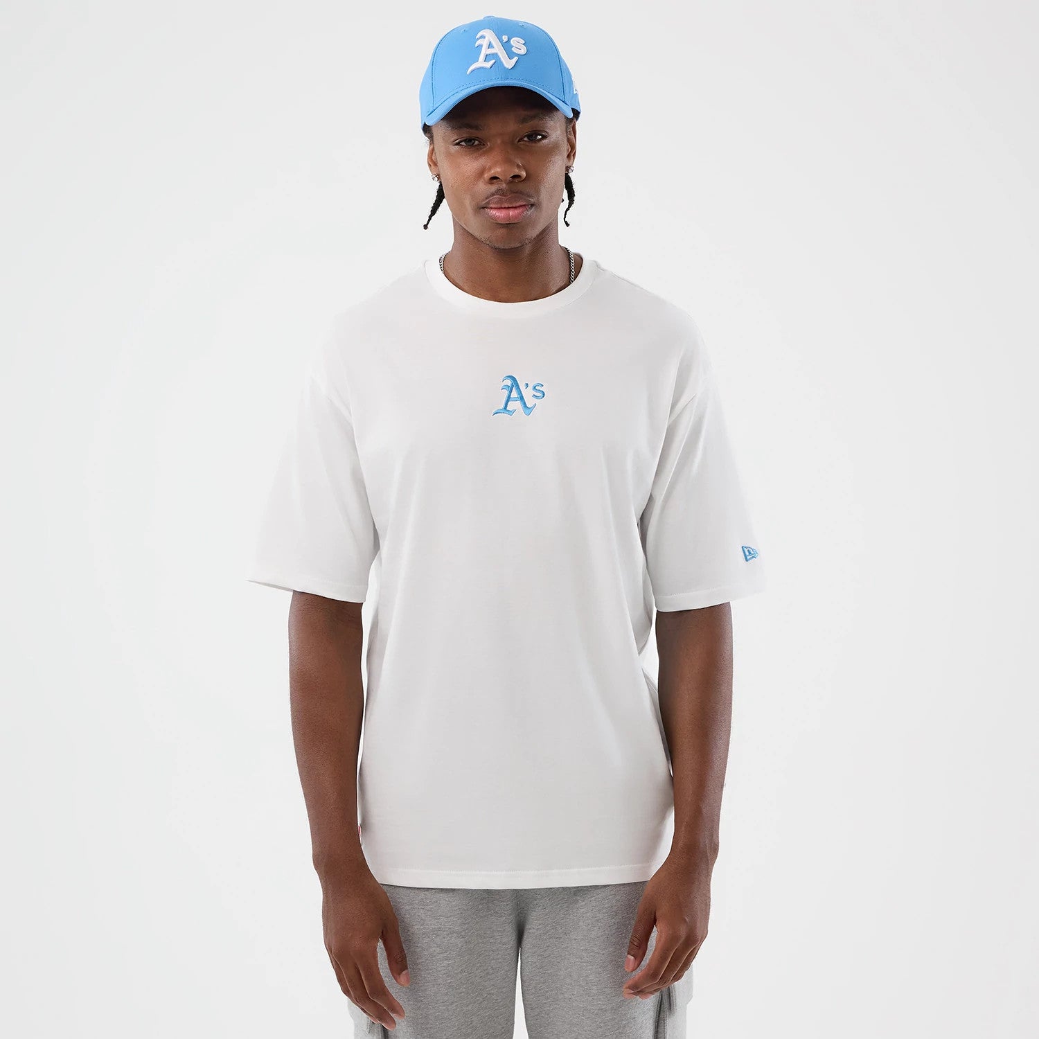 The model is wearing this MLB League Essential Athletics Oversized T-Shirt in white. 3