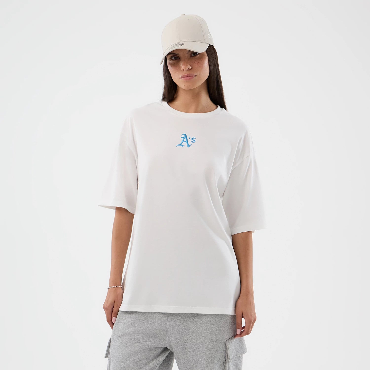 The model is wearing this MLB League Essential Athletics Oversized T-Shirt in white. 4