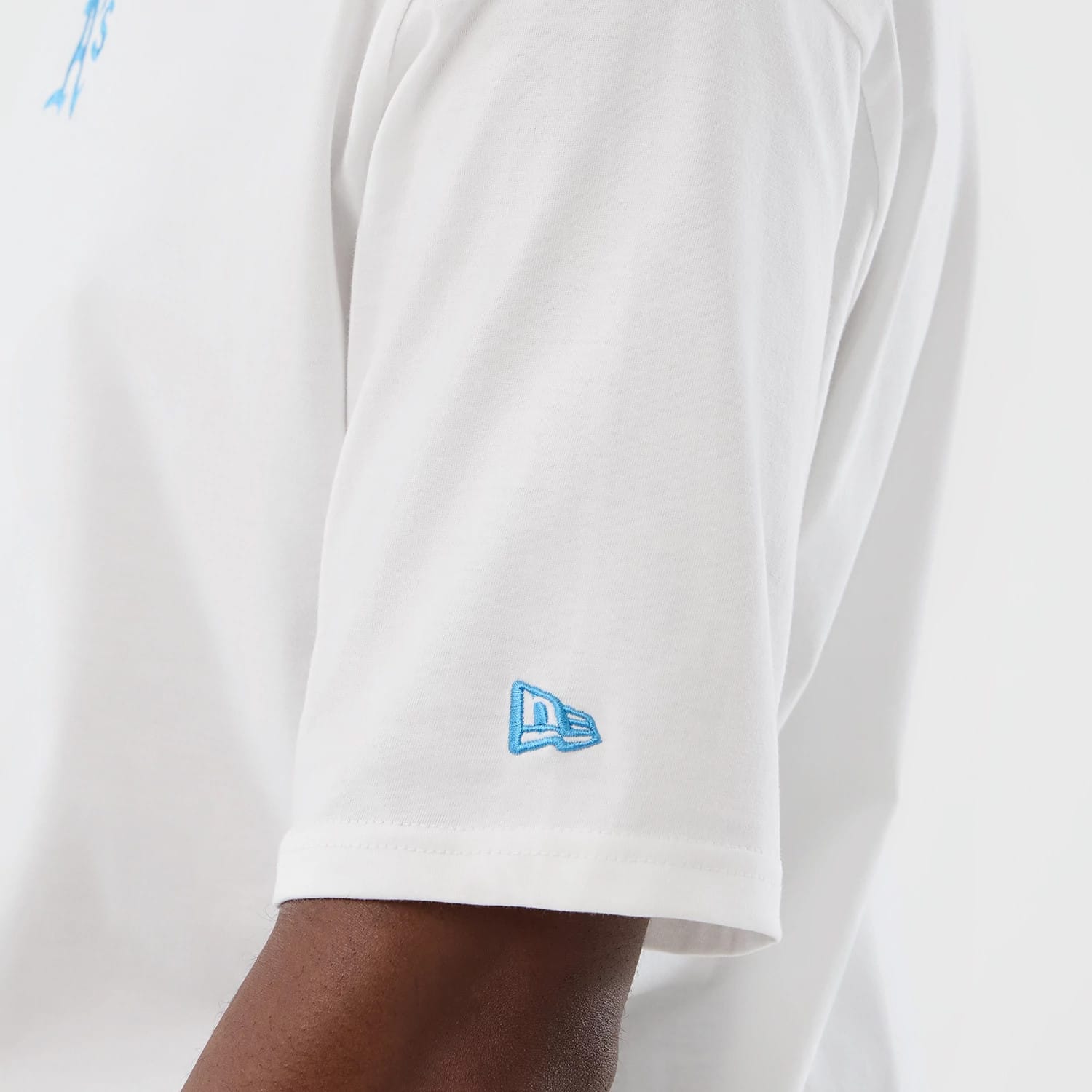 The model is wearing this MLB League Essential Athletics Oversized T-Shirt in white. 7