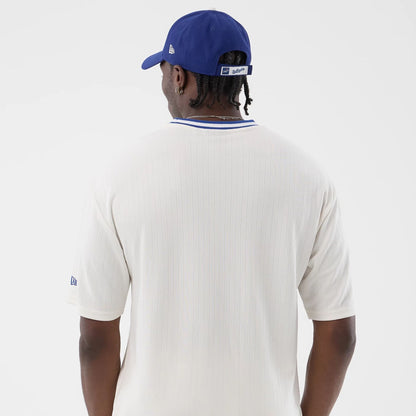 The model is wearing this MLB Arch LA Dodgers Oversized T-Shirt in open white. 7