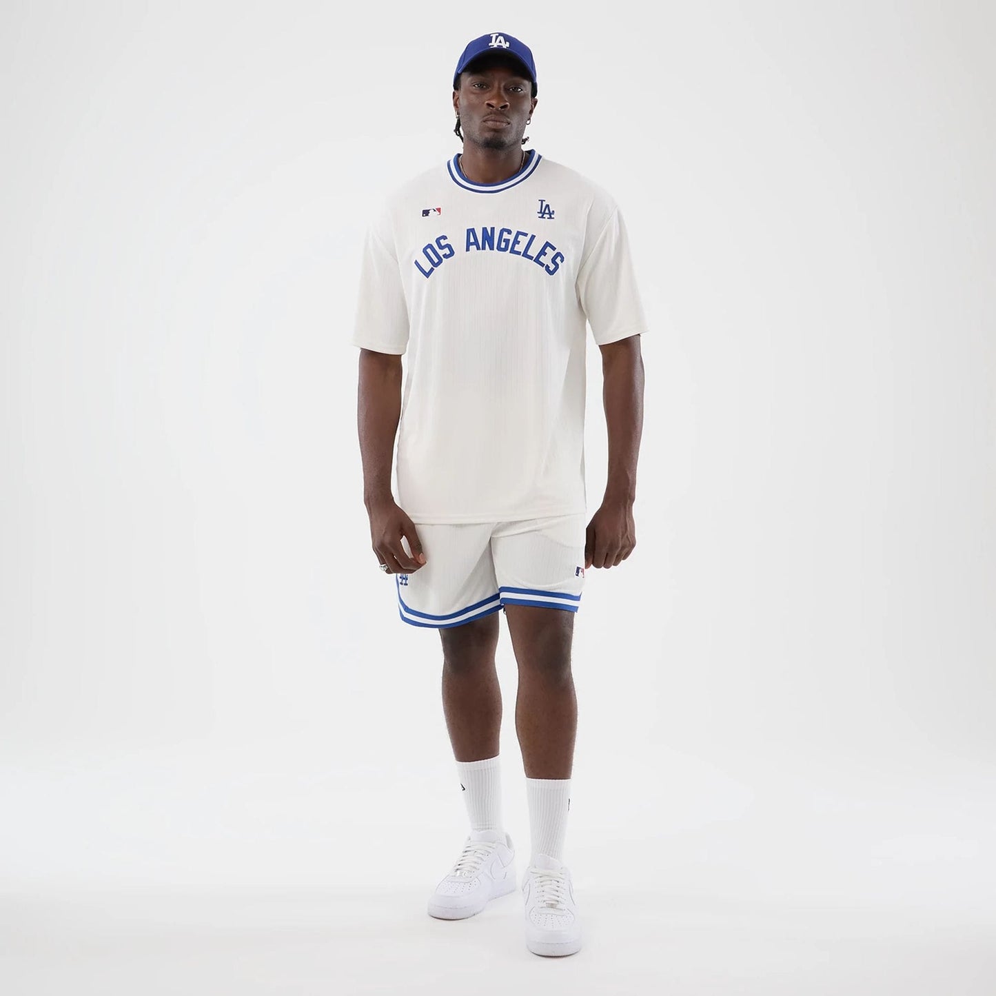 The model is wearing this MLB Arch LA Dodgers Oversized T-Shirt in open white. 8