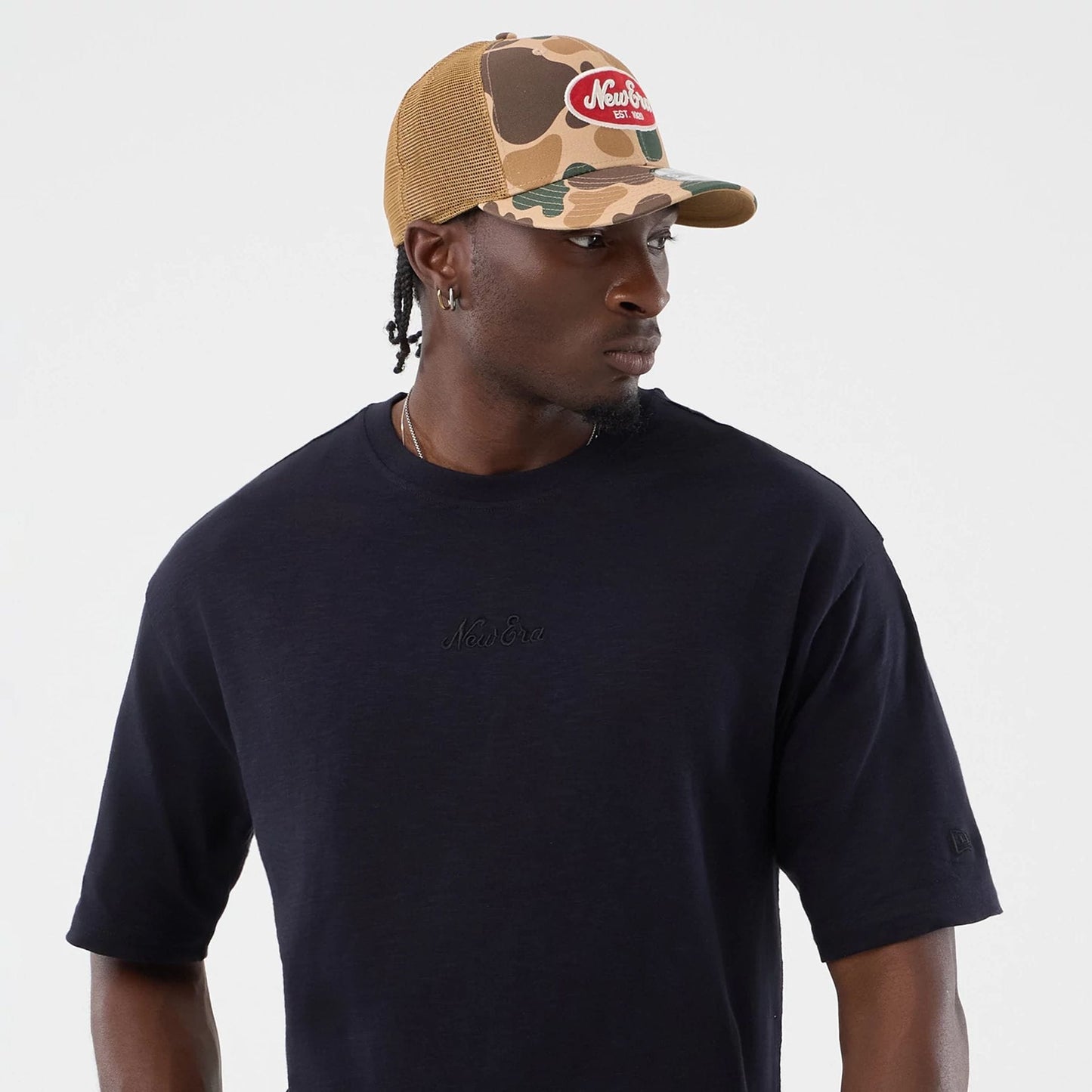 The model is wearing this New Era Slub Oversized T-Shirt in navy. 6