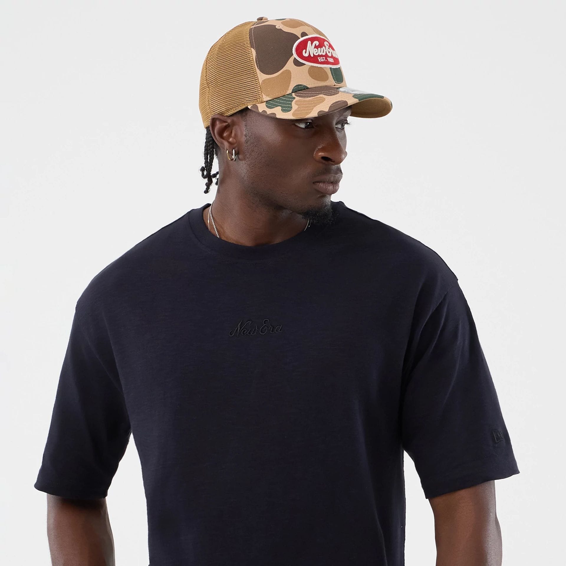 The model is wearing this New Era Slub Oversized T-Shirt in navy. 6
