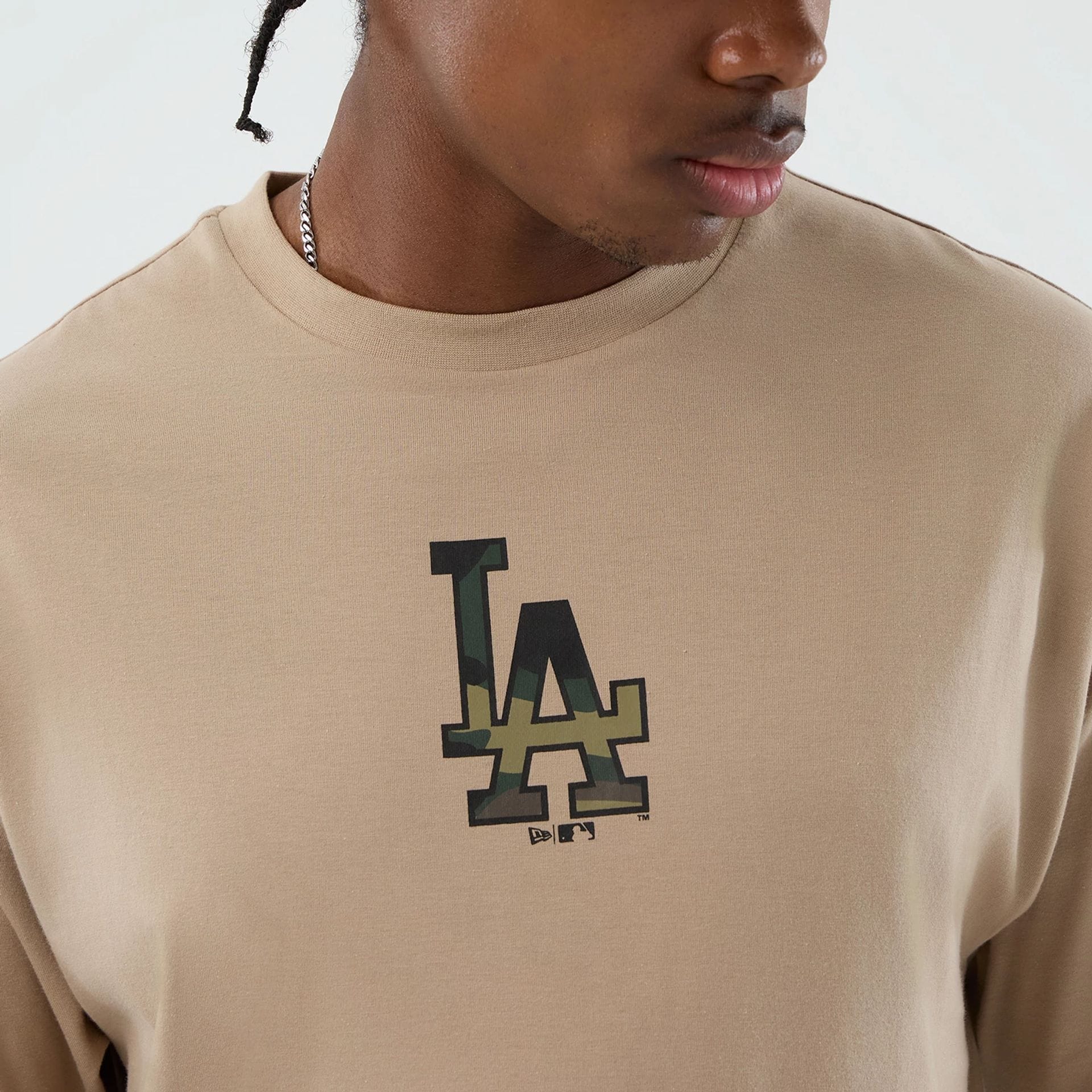 MLB Infill LA Dodgers Light Beige Oversized T-Shirt | NEC UK