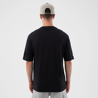 The model is wearing this MLB Icon Graphic New York Mets T-Shirt in black. 2