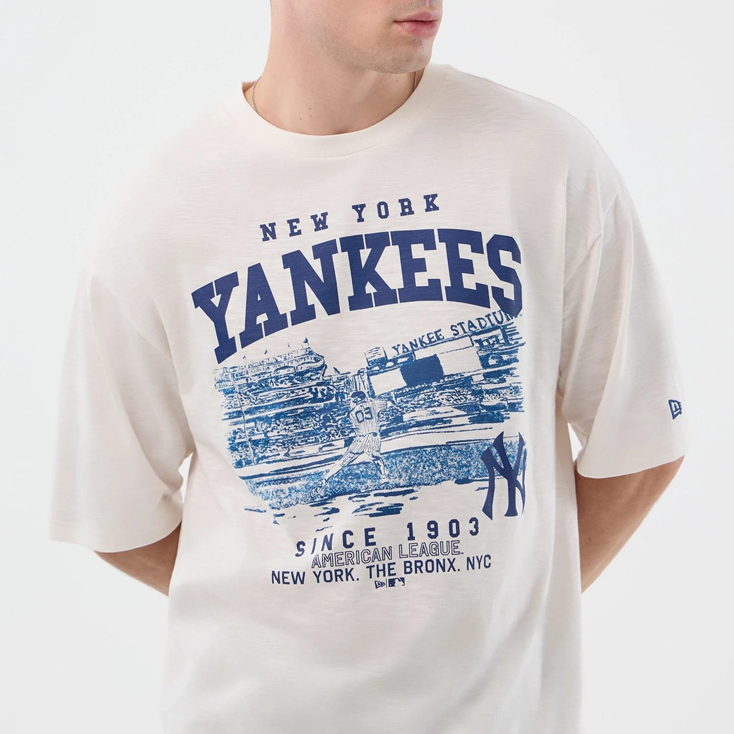 The model is wearing this MLB Slub New York Yankees Oversized T-Shirt in open white. 5