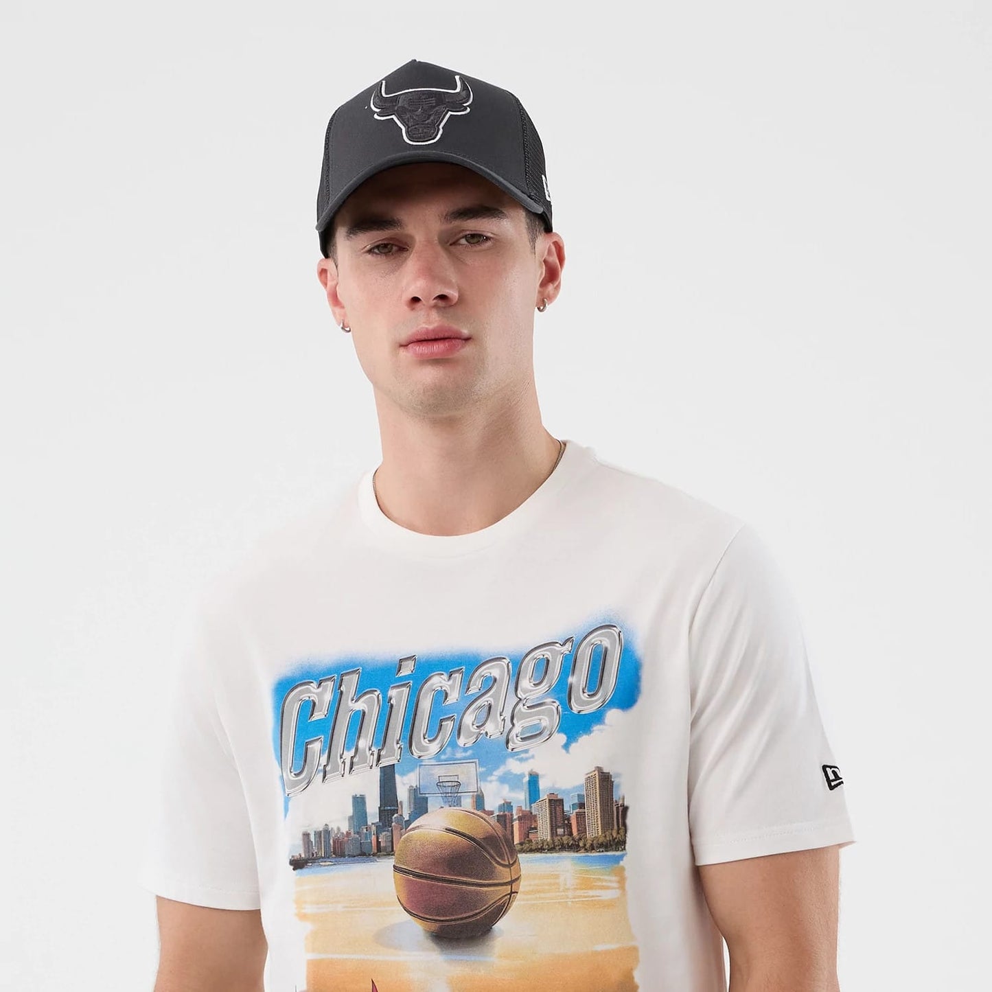 The model is wearing this NBA Beach Graphic Chicago Bulls T-Shirt in white. 5