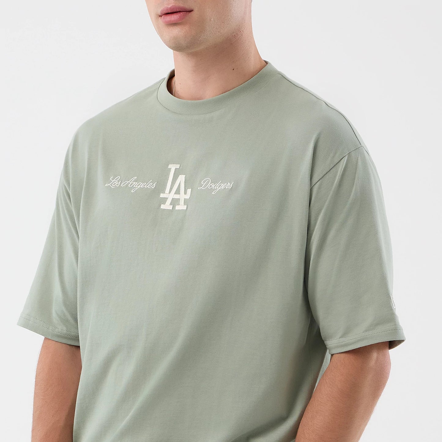 The model is wearing this MLB Script LA Dodgers Oversized T-Shirt in pastel green. 6