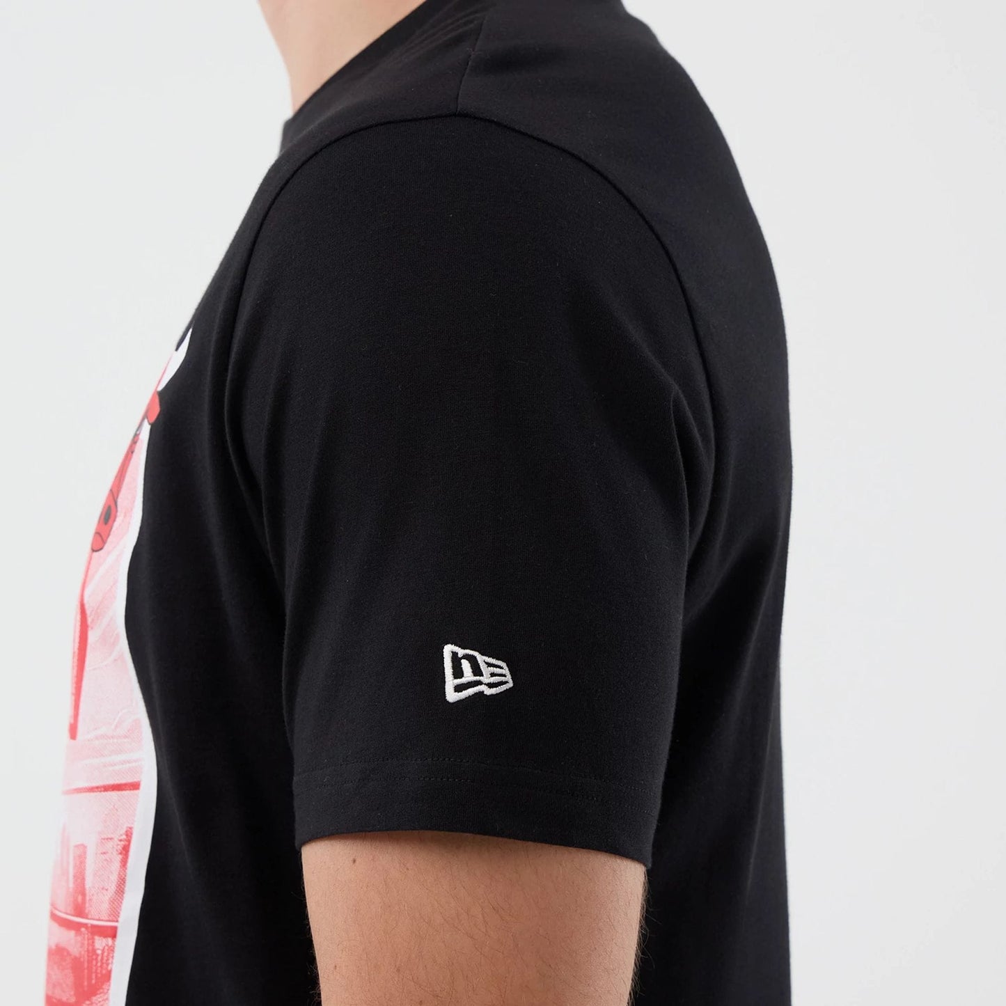 The model is wearing this NBA Graphic Chicago Bulls T-Shirt in black. 7