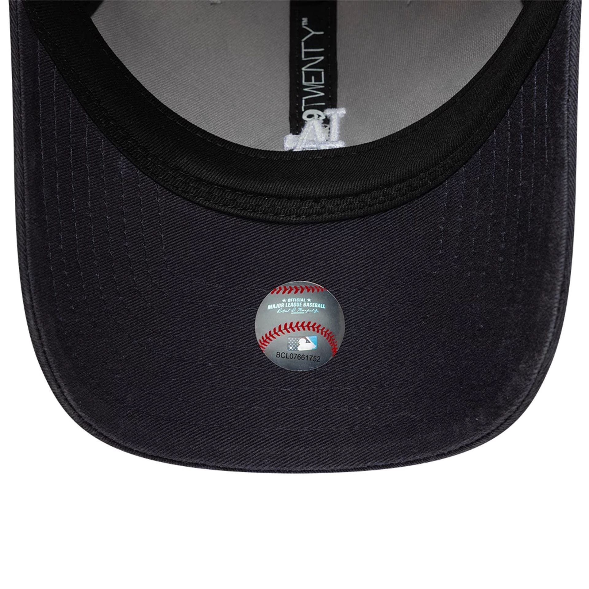 Pictured is this MLB Washed Contrast LA Dodgers 9TWENTY cap in grey. 5