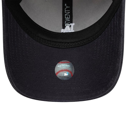 Pictured is this MLB Washed Contrast LA Dodgers 9TWENTY cap in grey. 5