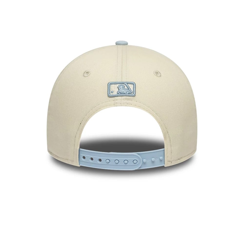 Pictured is this MLB Side Script New York Yankees 9FORTY M-Crown cap in Cream. 4