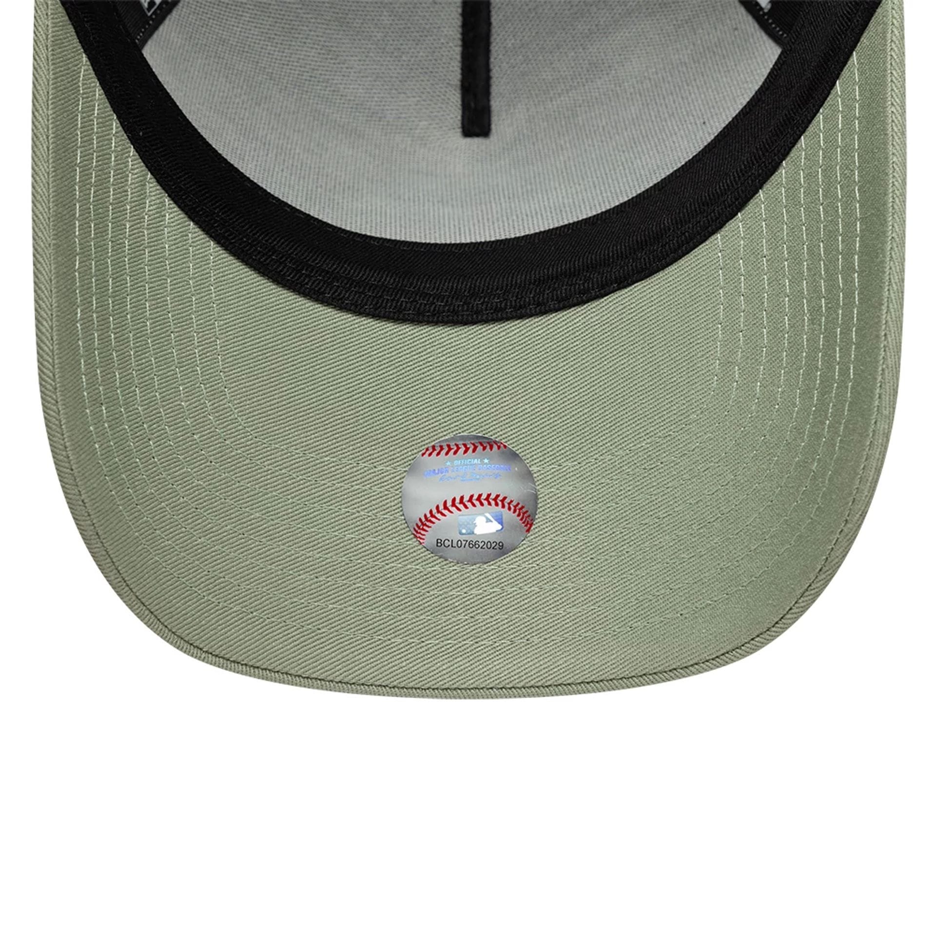 Pictured is this MLB League Essential New York Yankees 9FORTY E-Frame cap in pastel green. 5