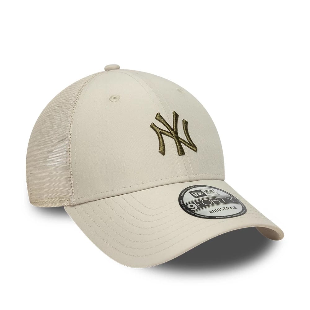 Pictured is this MLB Homefield New York Yankees 9FORTY Trucker cap in Cream. 3