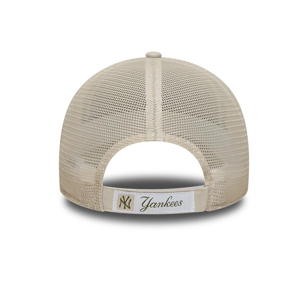 Pictured is this MLB Homefield New York Yankees 9FORTY Trucker cap in Cream. 4