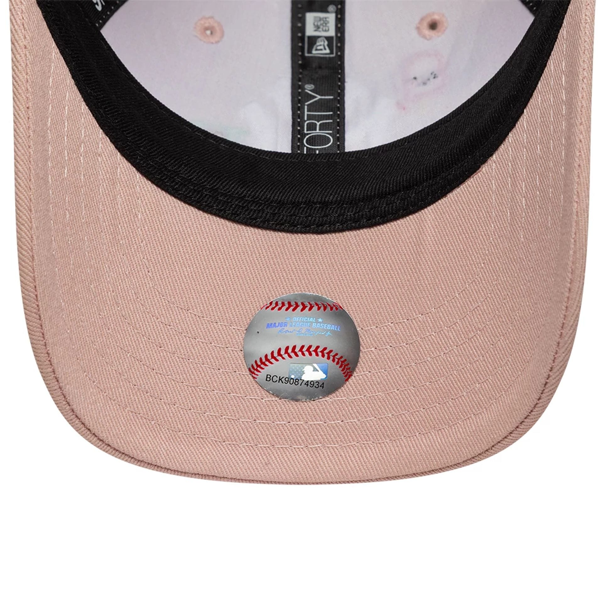 Pictured is this Toddler MLB Summer Icon New York Yankees 9FORTY cap in pastel pink. 5