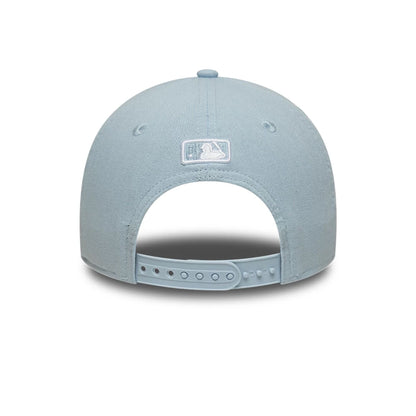 Pictured is this MLB Linen New York Mets 9FORTY M-Crown cap in pastel blue. 4