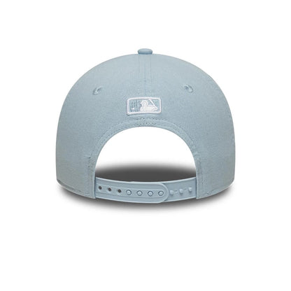 Pictured is this MLB Linen New York Mets 9FORTY M-Crown cap in pastel blue. 4