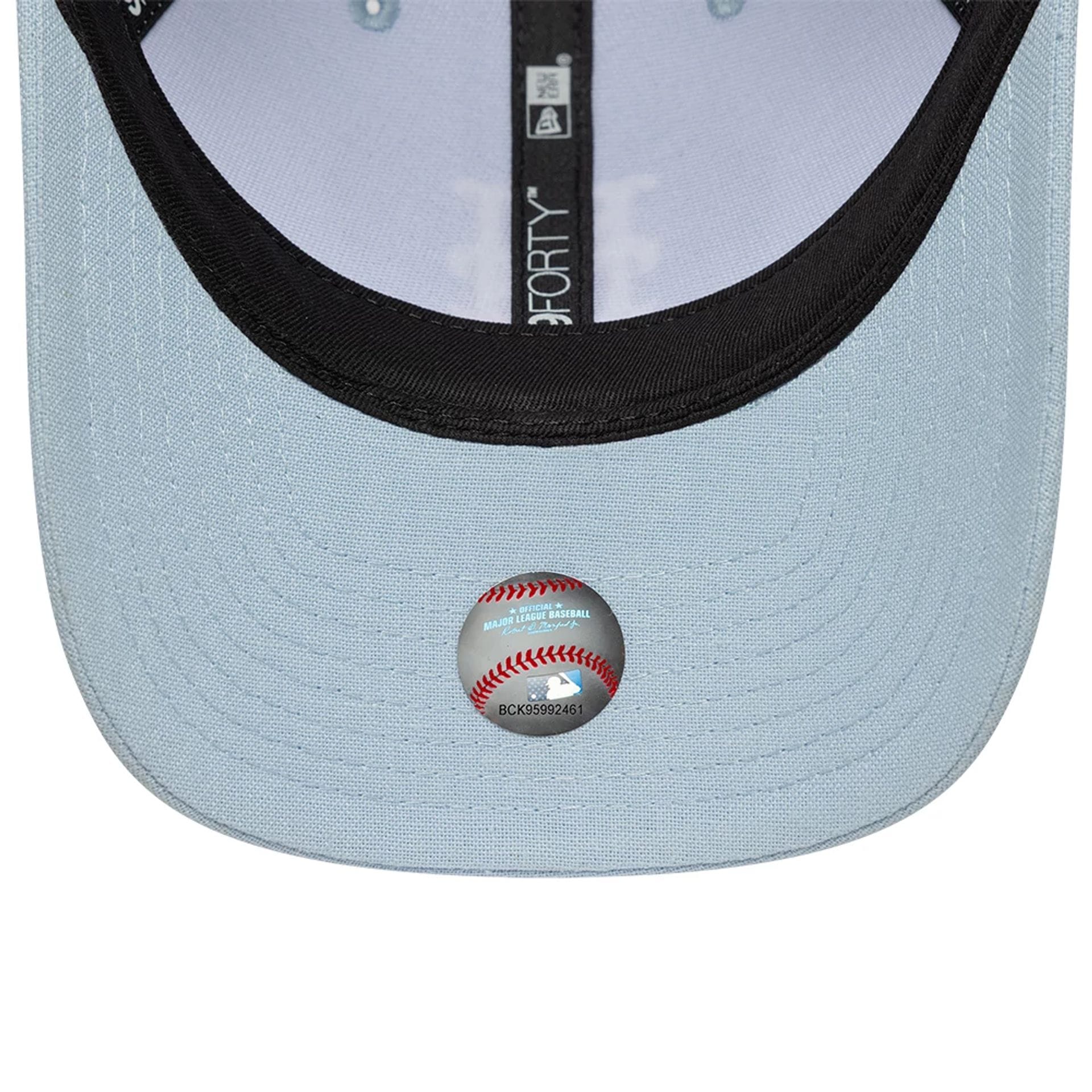 Pictured is this MLB Linen New York Mets 9FORTY M-Crown cap in pastel blue. 5