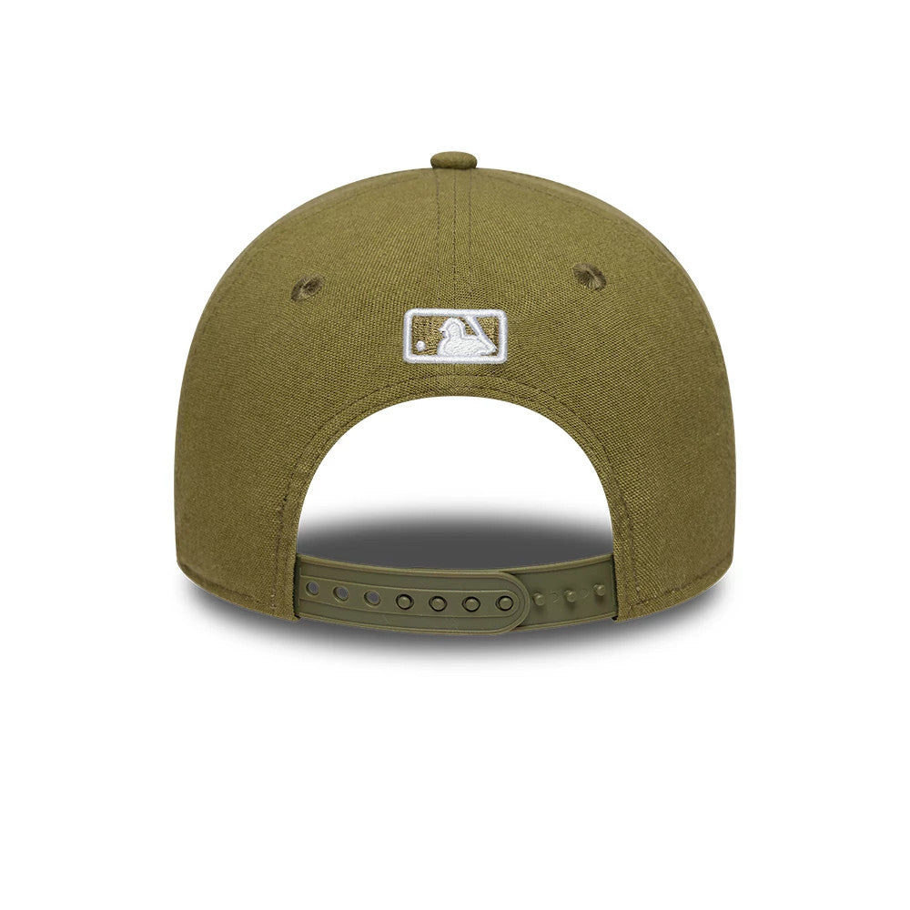 Pictured is this MLB Linen LA Dodgers 9FORTY M-Crown cap in Dark Green. 4