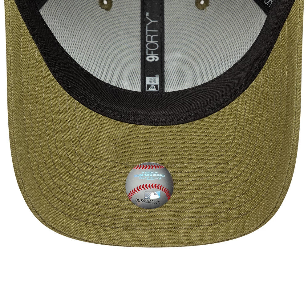 Pictured is this MLB Linen LA Dodgers 9FORTY M-Crown cap in Dark Green. 5