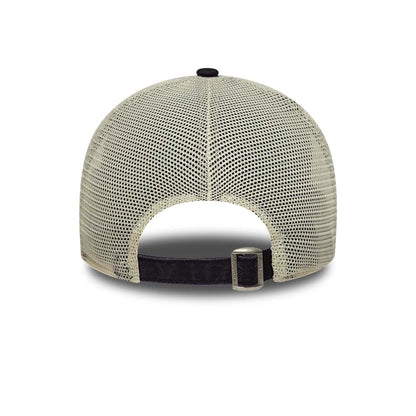 Pictured is this Womens MLB New York Yankees 9TWENTY Trucker cap in navy. 4