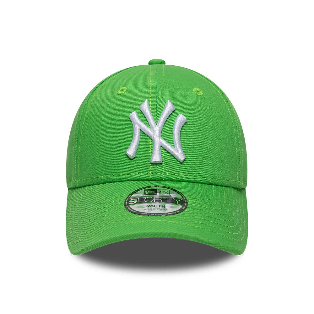 New York Yankees MLB League Essential Open Green New Era 9FORTY Adjustable Cap, front view showing the white raised embroidered NY logo on the structured green crown, complemented by a 9FORTY size sticker on the slightly curved visor.