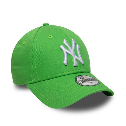 New York Yankees MLB League Essential Open Green New Era 9FORTY Adjustable Cap, three-quarter view showing the white raised embroidery NY logo on the front panel, curved green visor, and a 9FORTY size sticker on the top of the visor.