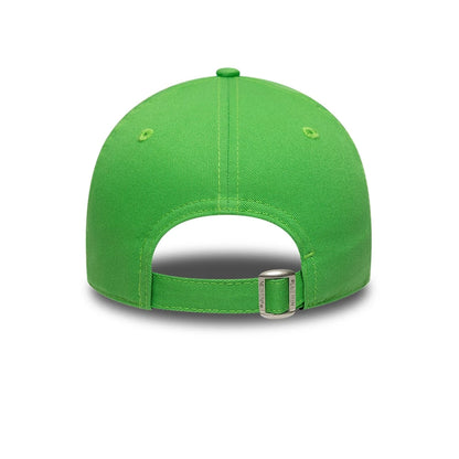 Pictured is this MLB League Essential New York Yankees 9FORTY cap in open green. 4