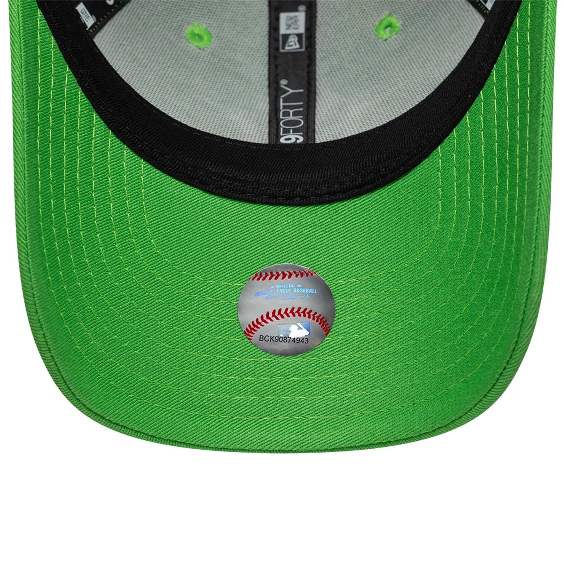 Pictured is this MLB League Essential New York Yankees 9FORTY cap in open green. 5