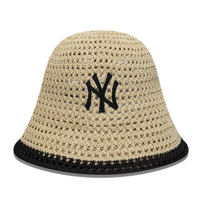 New Era New York Yankees Womens MLB Knitted Light Beige Explorer Bucket Hat, front view showcasing a black embroidered NY logo on the light beige knitted crown, with a distinctive black trim accentuating the visor's edge.