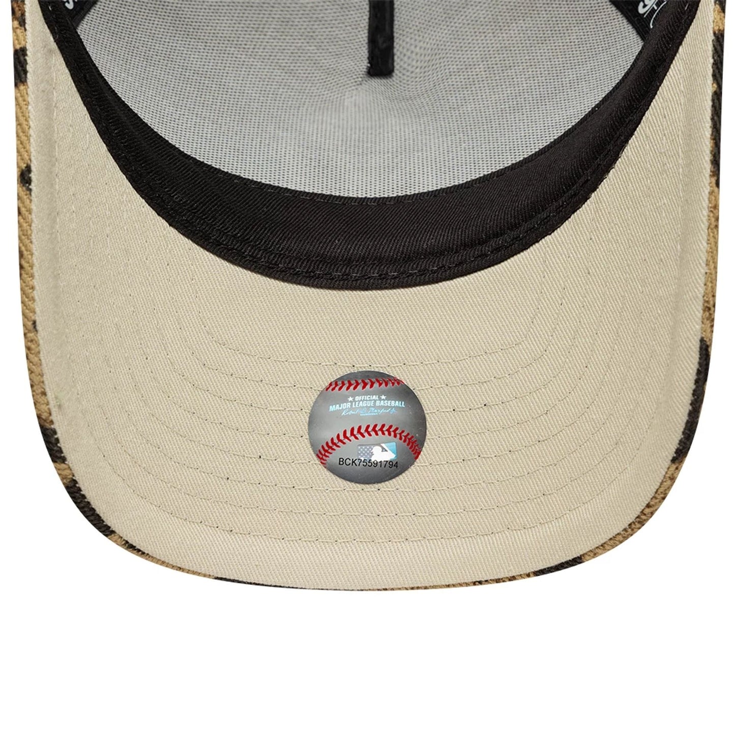 Pictured is this Womens MLB Leopard New York Yankees 9FORTY M-Crown A-Frame Trucker cap in dark brown. 5