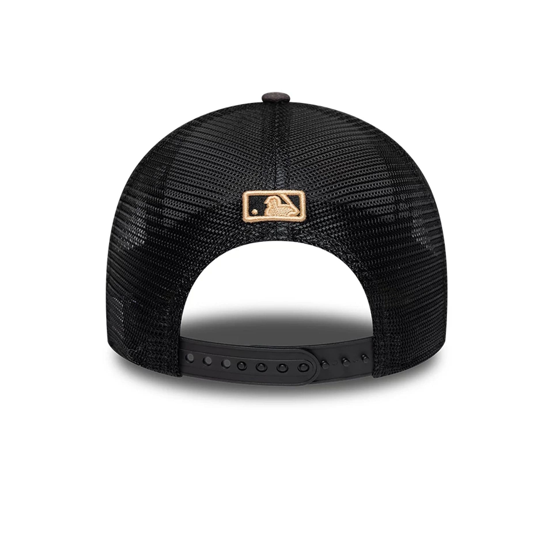 Pictured is this MLB Wordmark New York Yankees 9FORTY M-Crown cap in Woodland Camo. 4