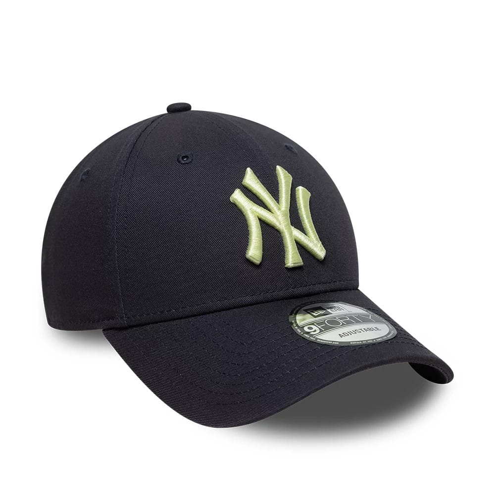 Pictured is this MLB League Essential New York Yankees 9FORTY cap in navy. 3
