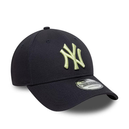 Pictured is this MLB League Essential New York Yankees 9FORTY cap in navy. 3