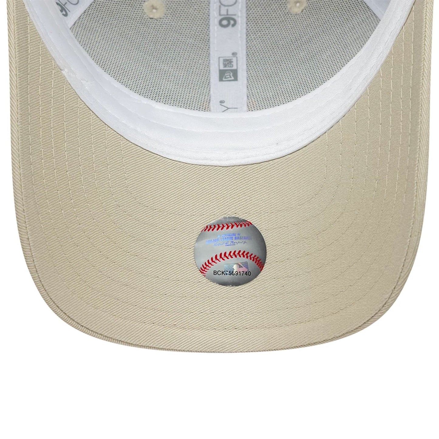Pictured is this Youth MLB Homefield New York Yankees 9FORTY Trucker cap in Cream. 5