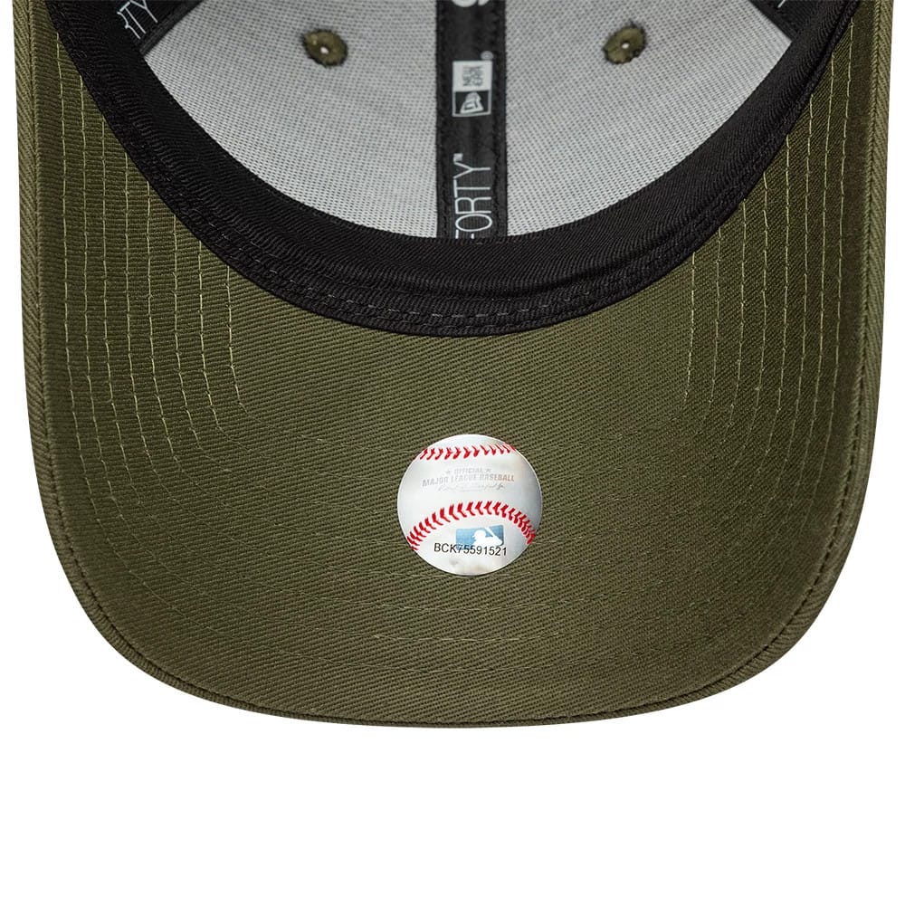 Pictured is this Womens MLB Metallic LA Dodgers 9FORTY cap in Dark Green. 5