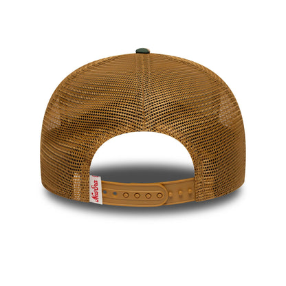 Pictured is this New Era Duck Camo 9FIFTY Snapback cap in beige. 4