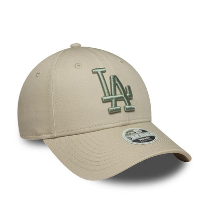LA Dodgers Womens MLB League Essential Light Beige New Era 9FORTY Adjustable Cap, three-quarter view showing the green raised embroidered LA logo on the front panel, a curved light beige visor, and a 9FORTY size sticker on the visor.