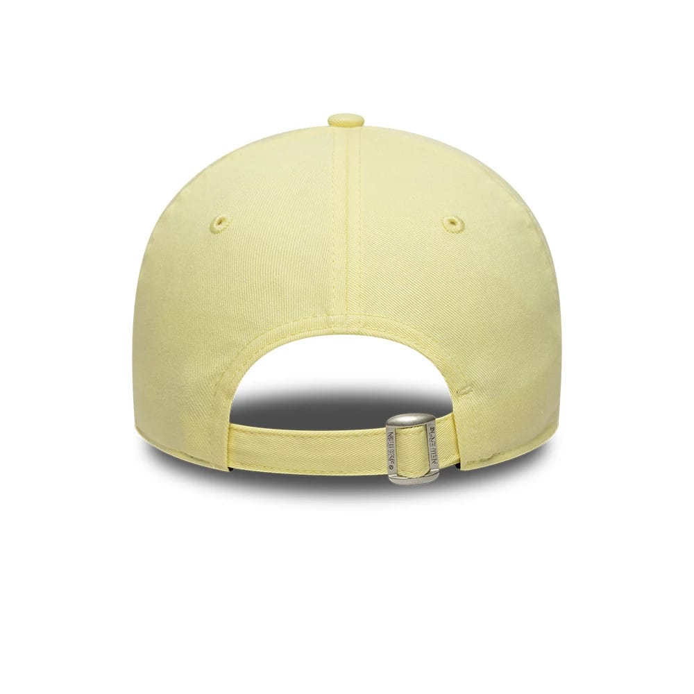 Pictured is this MLB League Essential New York Yankees 9TWENTY cap in pastel yellow. 4
